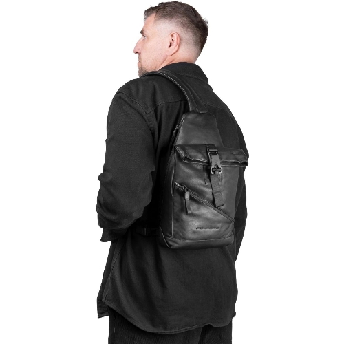 Рюкзак слинг Piquadro Harper CA6784AP/N черный кожа