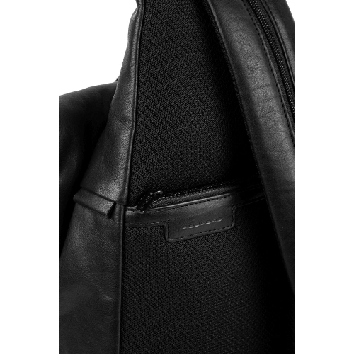 Рюкзак слинг Piquadro Harper CA6784AP/N черный кожа