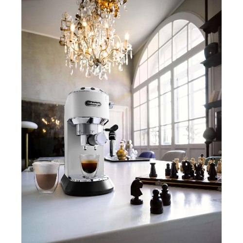 Кофеварка эспрессо DeLonghi EC685.W белый, исп. кофе - молотый/чалды, 1.1 л, 1350 Вт, 15 бар