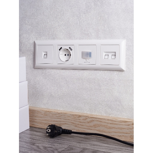 Рамка 4-местная IEK BRITE РУ-4-Бр DECOR 3D-форма белый
