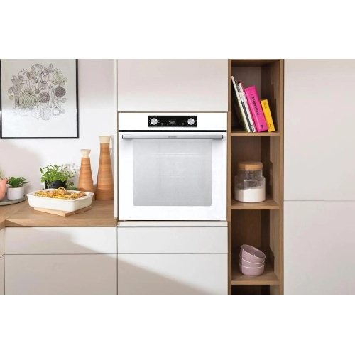 Встраиваемая электрическая духовка 60 см Gorenje Полезный объем: 77 л, Сенсорный программатор IconLED, Плавное открывание и закрывание дверцы, Решетка, Частично выдвижные телескопические направляющие на 1-м уровне, Дверца CompactDoor: 2 стекла + 1 термослой, Механический замок дверцы, Габаритные размеры (вхшхг): 59,5 59,5 56,4 см, Вес (брутто/нетто): 31/29 кг