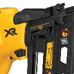 Аккумуляторный шпилькозабивной пистолет DeWalt DCN660D2, 18 В XR, 2 АКБ 2 Ач