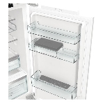 Встраиваемый холодильник Gorenje NRKI517E82WF, полезный объем 244 л, электронное управление, цифровой дисплей, автоматическое размораживание No Frost, быстрое замораживание, интенсивное охлаждение, зона свежести с контролем влажности, инверторный компрессор, энергоэффективность А+