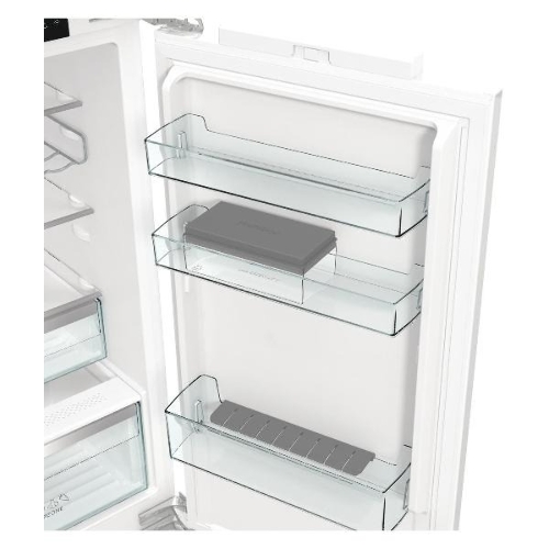 Встраиваемый холодильник Gorenje NRKI517E82WF, полезный объем 244 л, электронное управление, цифровой дисплей, автоматическое размораживание No Frost, быстрое замораживание, интенсивное охлаждение, зона свежести с контролем влажности, инверторный компрессор, энергоэффективность А+