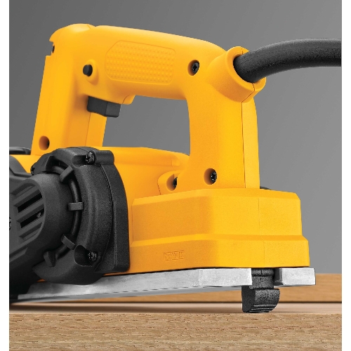 Рубанок электрический DeWalt D26676-IN 550 Вт. 82 мм. D26676