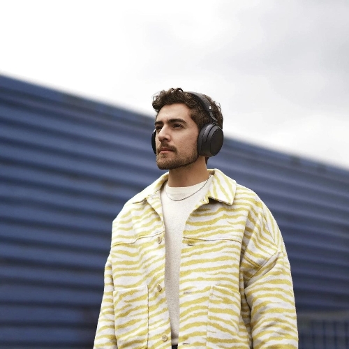 Беспроводные/проводные наушники Sennheiser Momentum 4 Wireless черный, полноразмерные, Bluetooth + Jack 3.5 мм, активное шумоподавление, до 60 ч