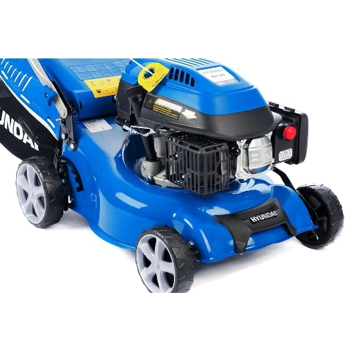 Бензиновая газонокосилка HYUNDAI L 4310S двигатель HYUNDAI ICV150,4-х такт, 3,5 л.с./149 см3, 43 см, 225-75 мм, 32 кг